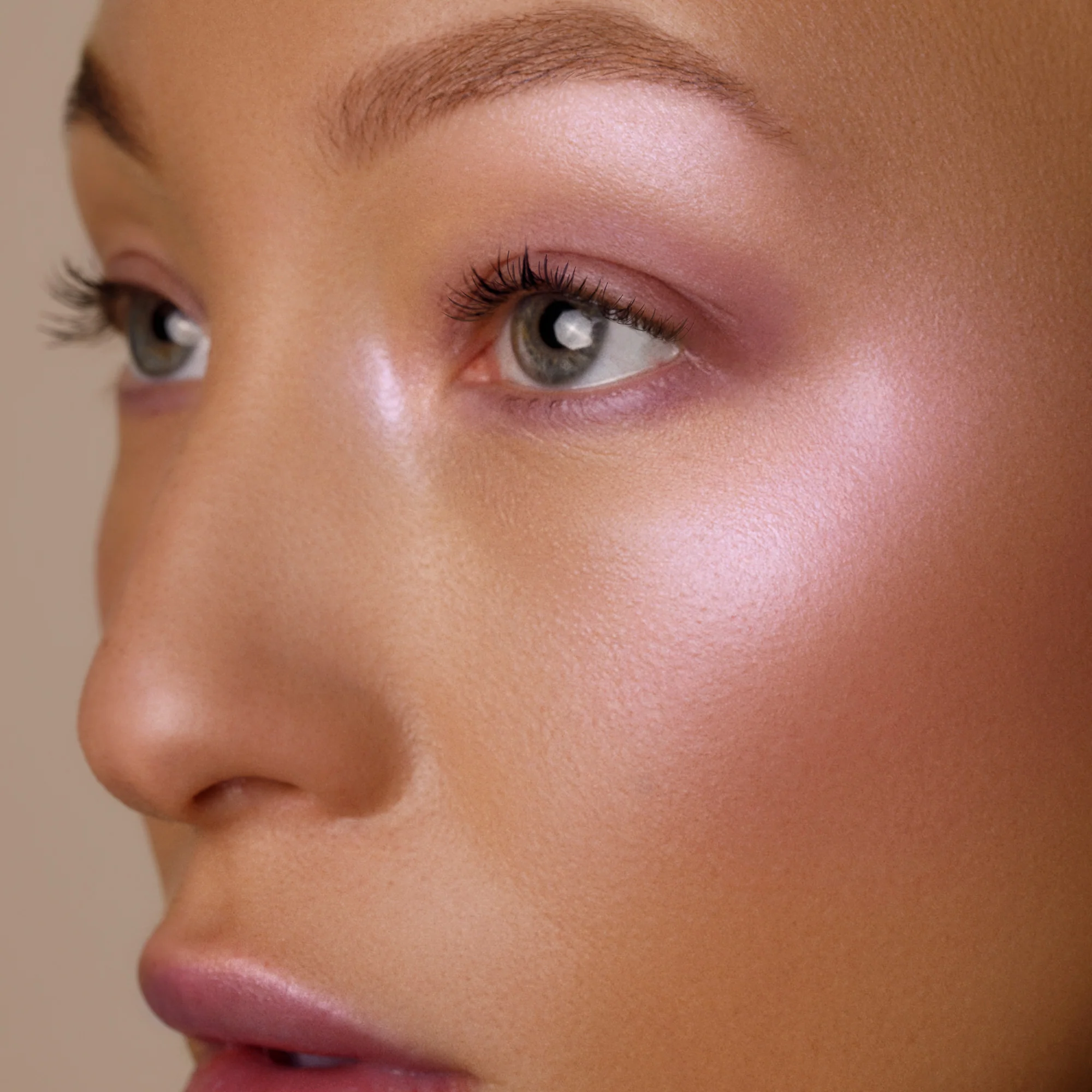 Rare Light Crème Luminizer: Ghost Light - Image 5