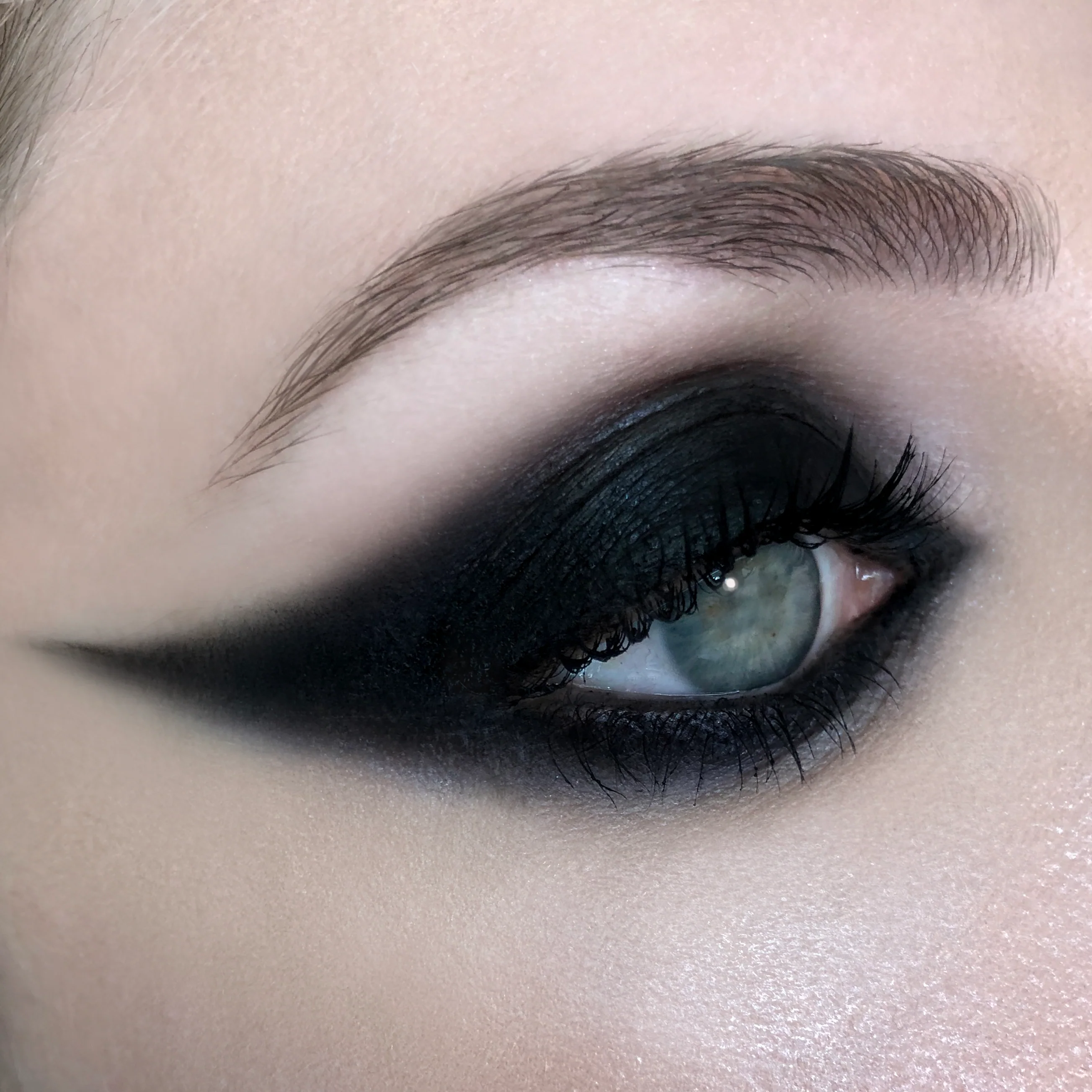The Black Orb Enigmatic Kohl Eyeliner: Abyss - Image 7